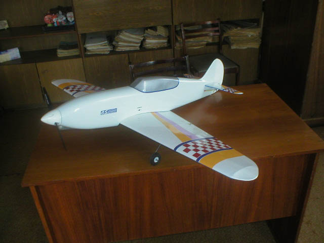 Low Wing Trainer 0.25 